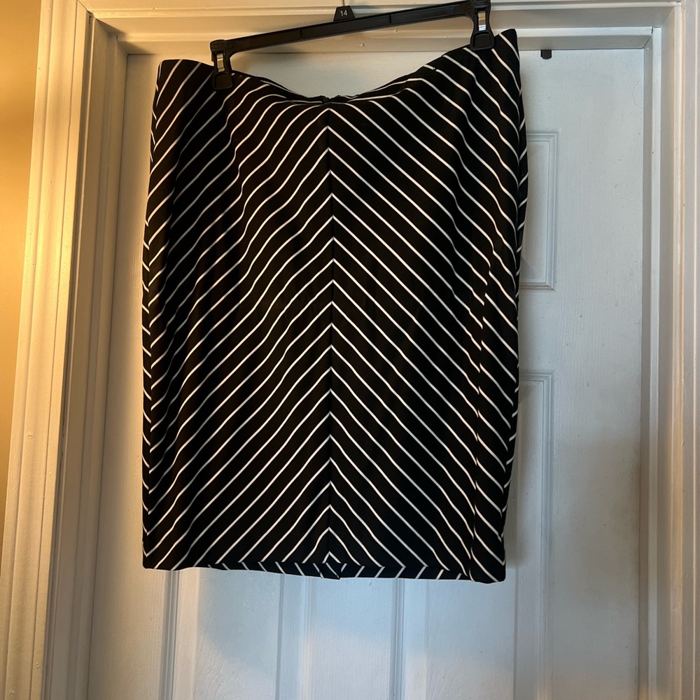 NWOT Lane Bryant Black and White Striped Skirt size 16